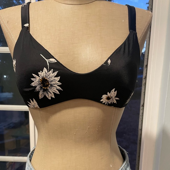 RVCA Other - Rvca black floral bikini top size small